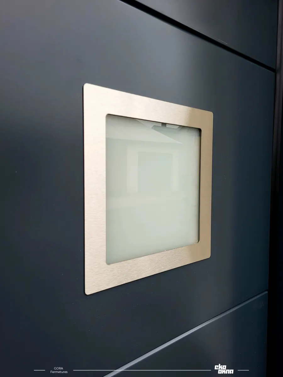 INFINITI X - FSL-Panel,glattes Panel ohne Prägung, RAL: 7016,Verglasung mit INOX-Auflage